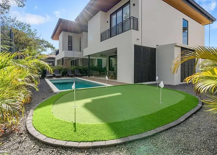 Hébergement de vacances Modern With Pool In Private Tropical Community With Club & Access