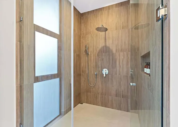 Modern With Pool In Private Tropical Community With Club & Access Hébergement de vacances *
