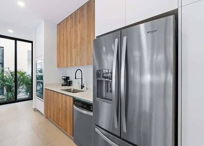 Hébergement de vacances Modern With Pool In Private Tropical Community With Club & Access *