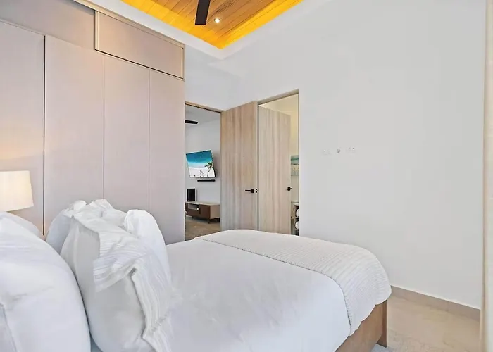 Modern With Pool In Private Tropical Community With Club & Access *